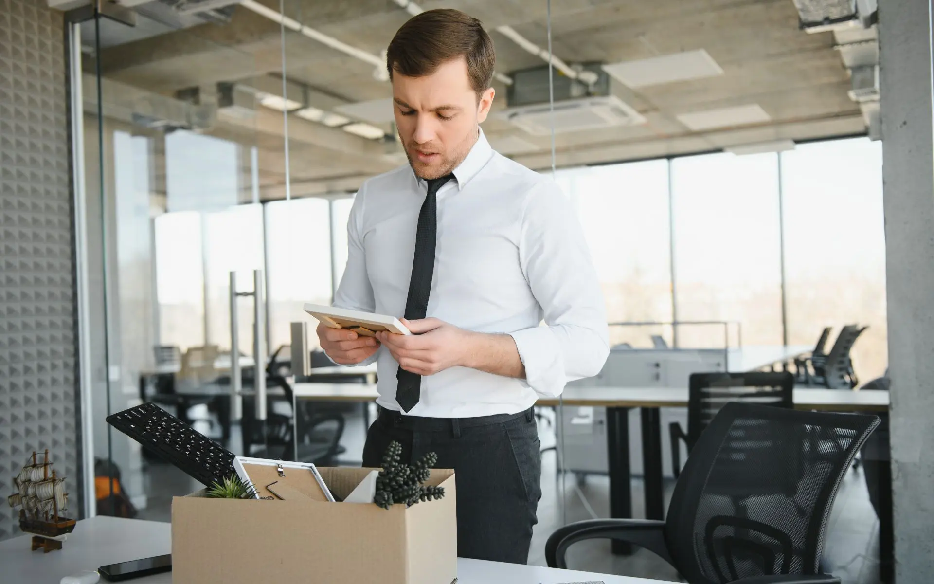 Warum Umstrukturierungen uns so stressen – und wie du trotzdem ruhig bleibst