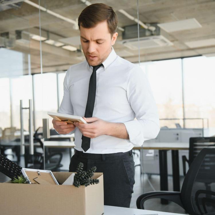 Warum Umstrukturierungen uns so stressen – und wie du trotzdem ruhig bleibst